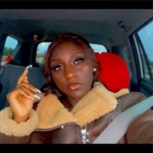 Meet your Posher, Esha